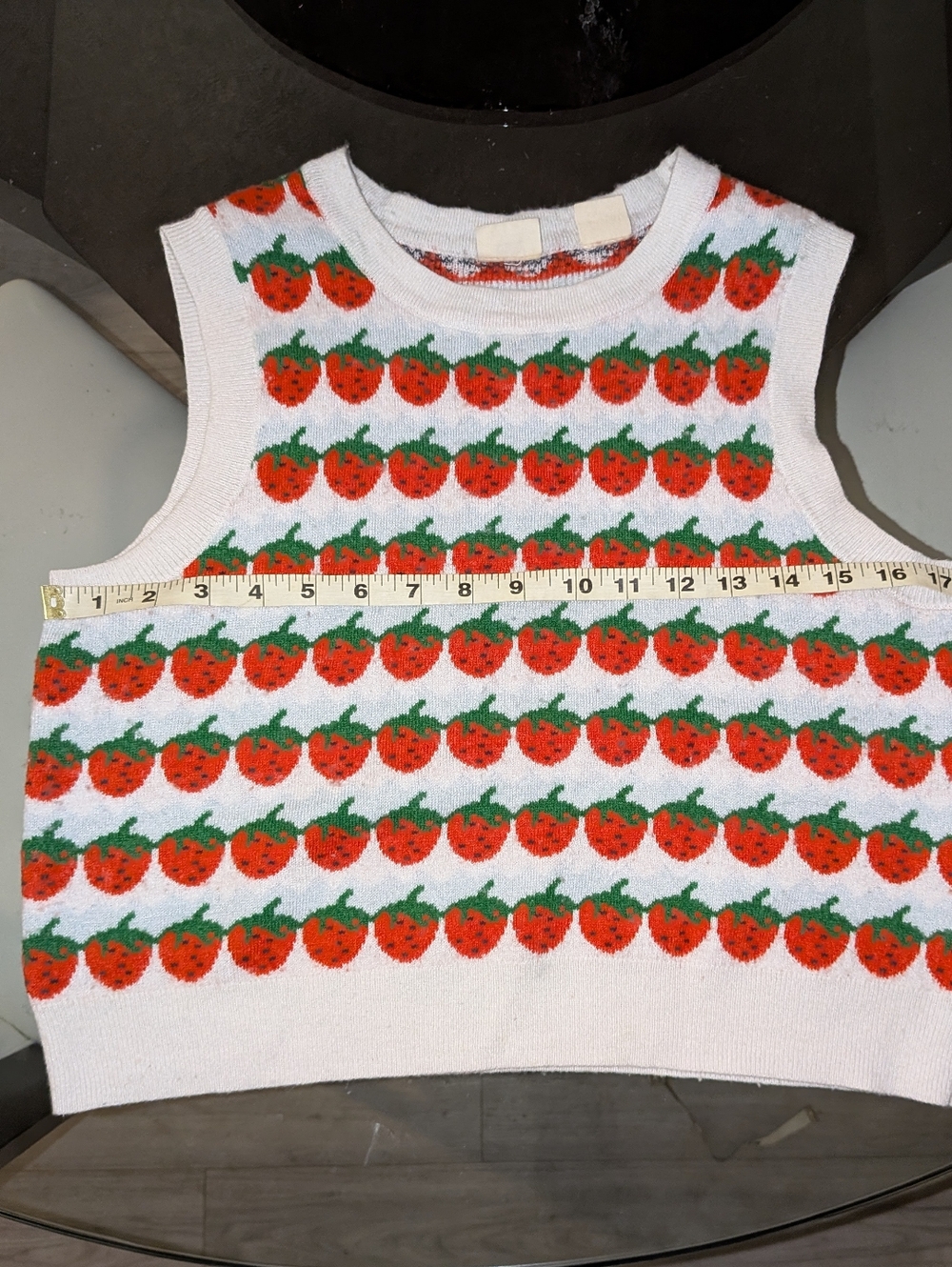 Levi’s Strawberry Print Sweater Vest | Cute Cottagecore Knit Top | Size M - Picture 7 of 7